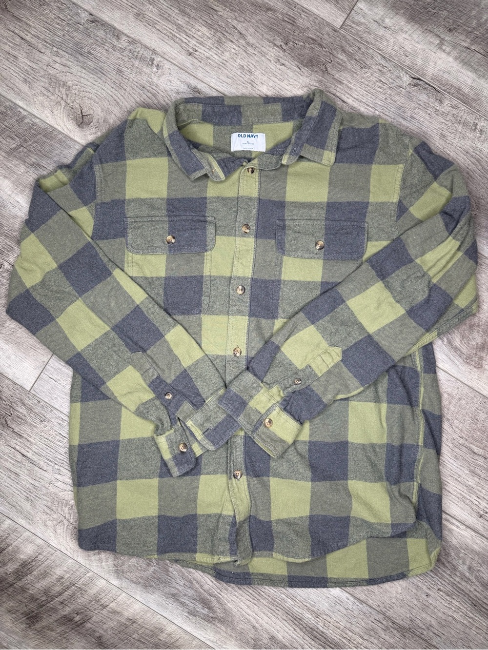 Old Navy Men's Olive Green and Gray Plaid Flannel Button-Down Shirt